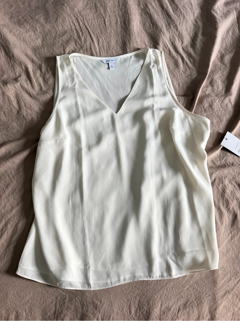 Nine West Cream V-Neck Sleeveless Blouse